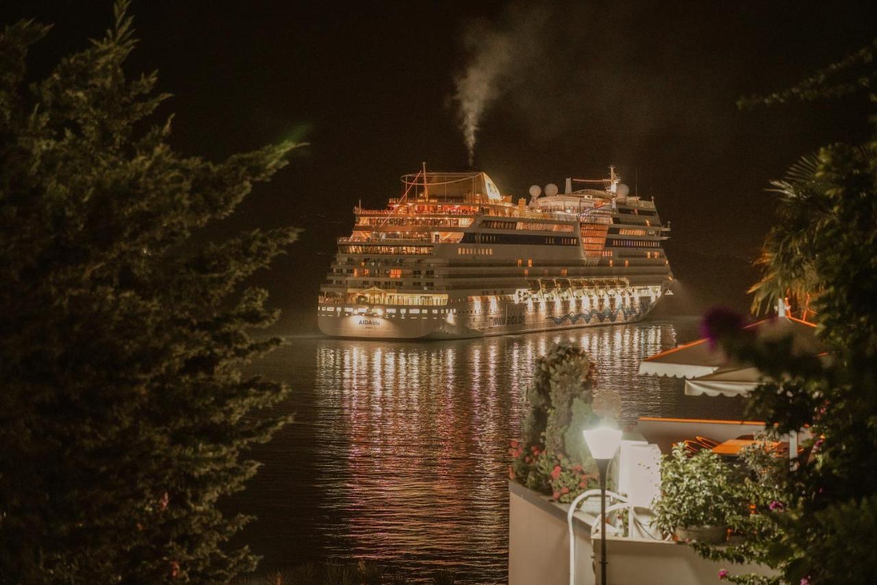 Hotel Serxho Sarande Exterior photo