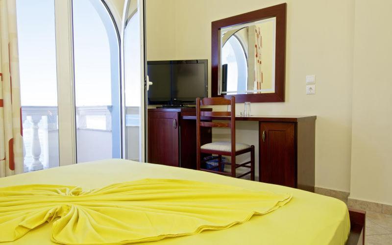Hotel Serxho Sarande Exterior photo